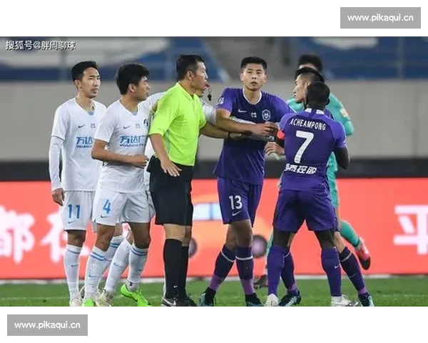 江苏武汉比赛冲突引发广泛关注 球员冲突背后隐藏的体育道德与管理问题 江苏武汉比赛冲突引发广泛关注 球员冲突背后隐藏的体育道德与管理问题